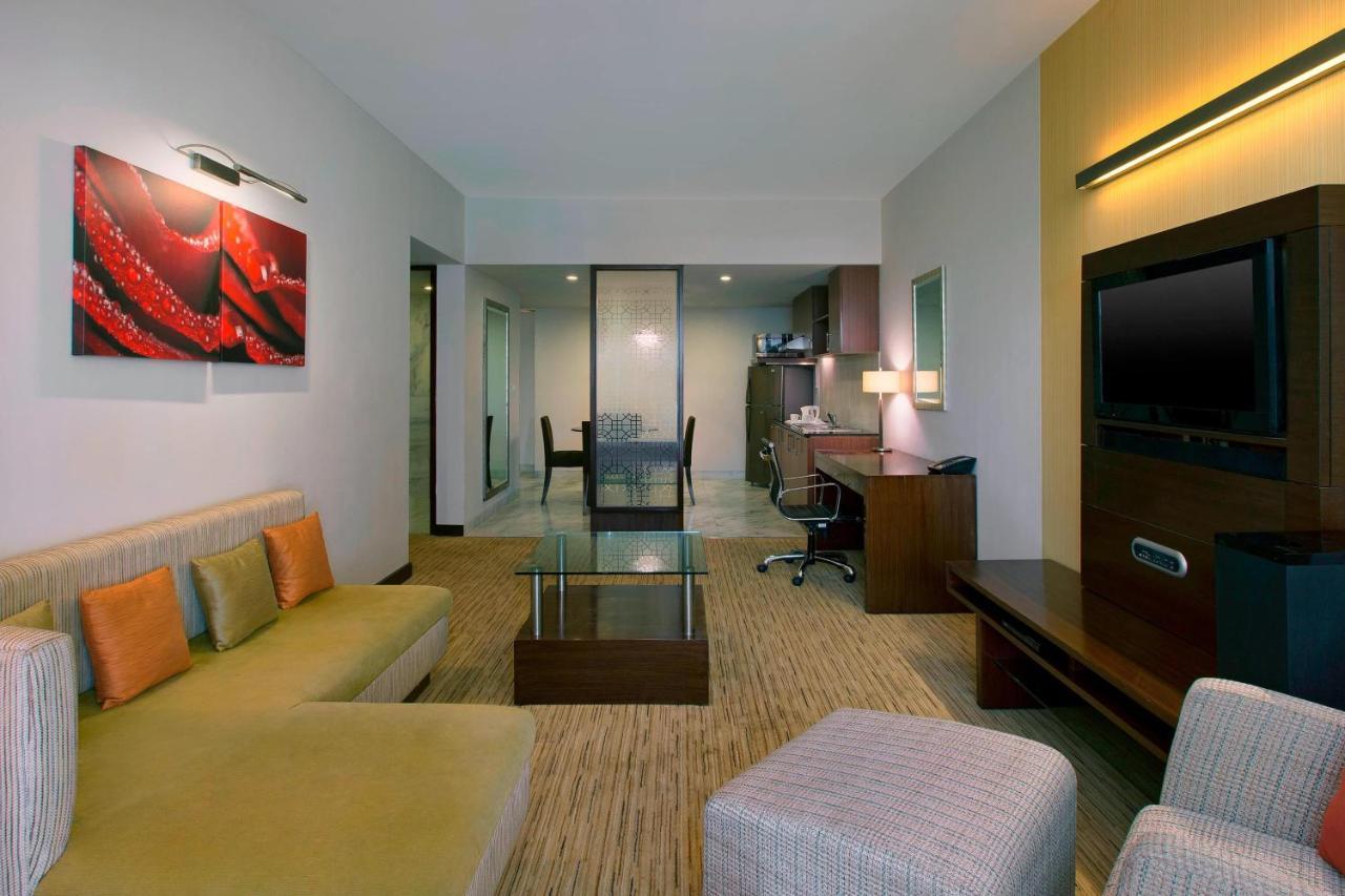Four Points By Sheraton Hotel And Serviced Apartments Пуна Экстерьер фото