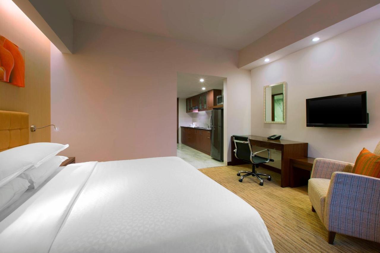 Four Points By Sheraton Hotel And Serviced Apartments Пуна Экстерьер фото