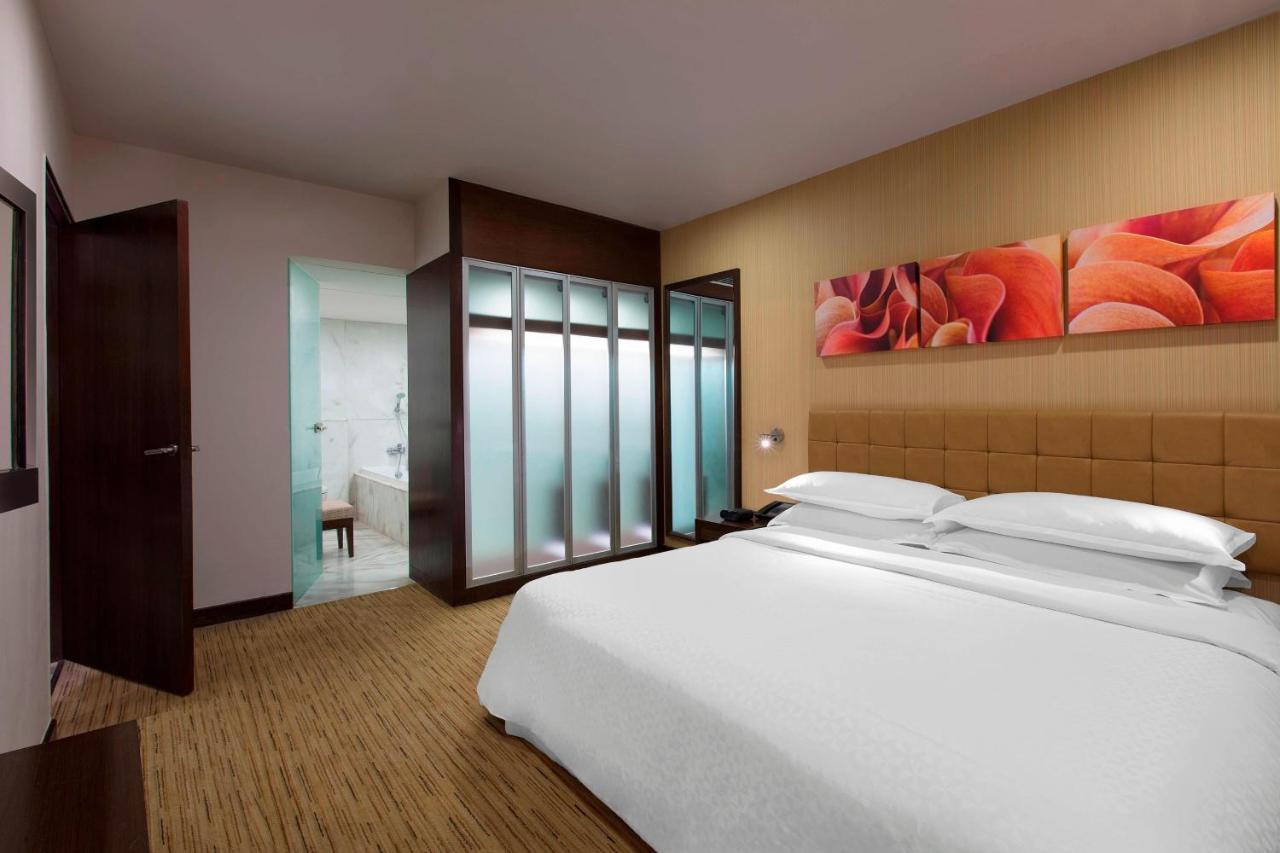 Four Points By Sheraton Hotel And Serviced Apartments Пуна Экстерьер фото