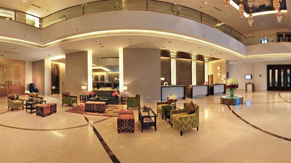 Four Points By Sheraton Hotel And Serviced Apartments Пуна Экстерьер фото